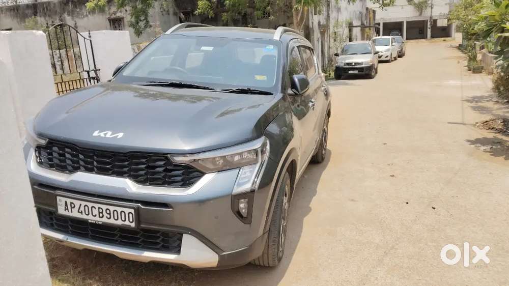 Car In Showroom Track