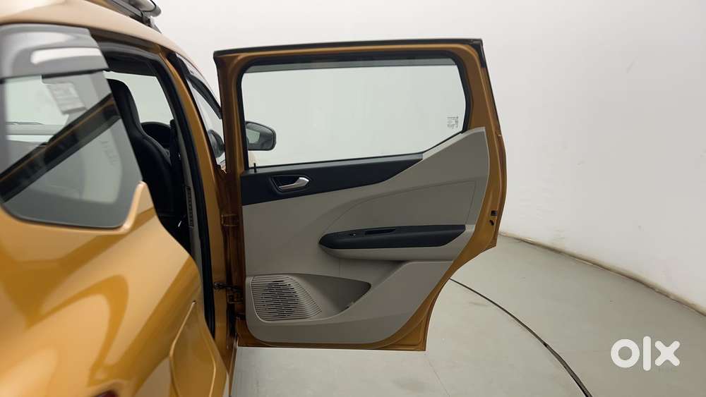 Renault Triber Rxz, 2021, Petrol