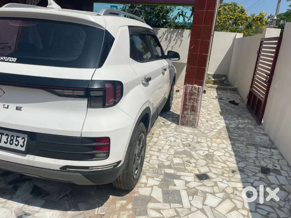 Hyundai Venue 2023 Petrol Well Maintained