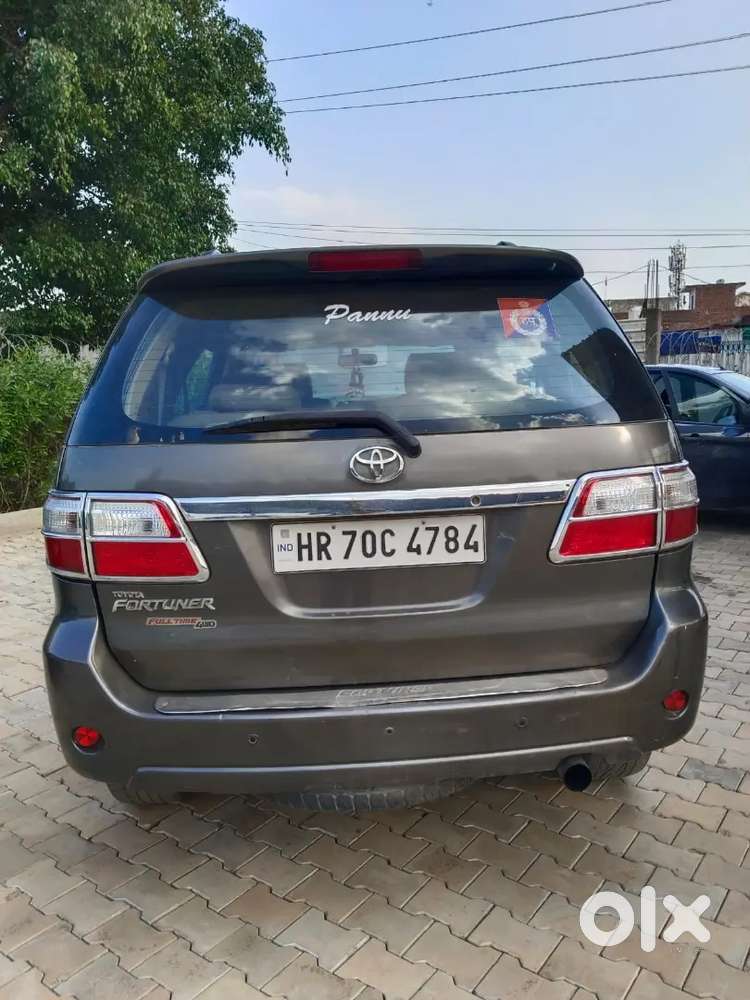 Toyota Fortuner 4x4 Manual (2011). Strong Engine, Excellent Road Pres