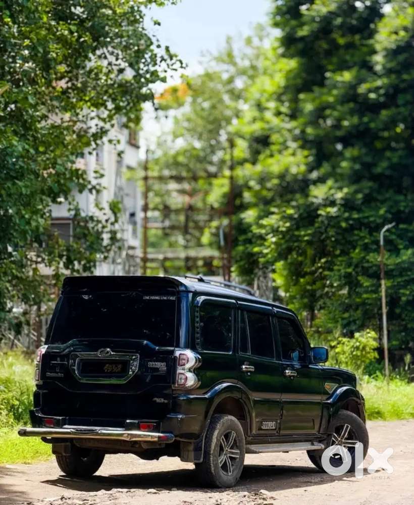 Mahindra S 201 2015