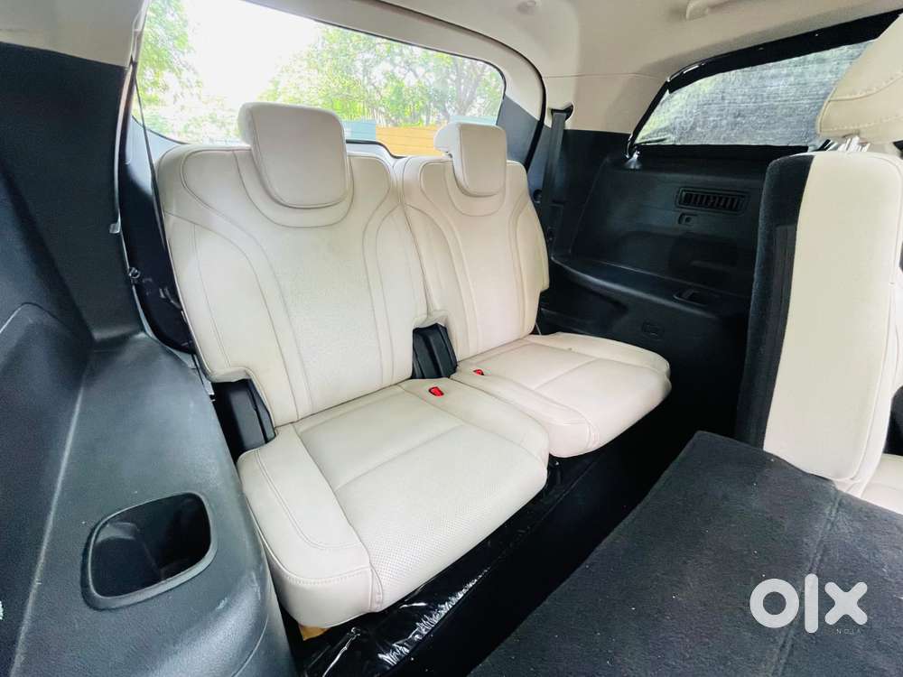 Mahindra Xuv700 2.0 Ax 7 Petrol Mt Str, 2023, Petrol