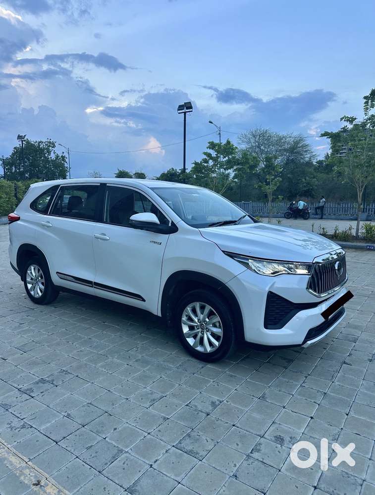 Toyota Innova Hycross 2.0 Vx Hybrid 7 Str, 2024, Petrol