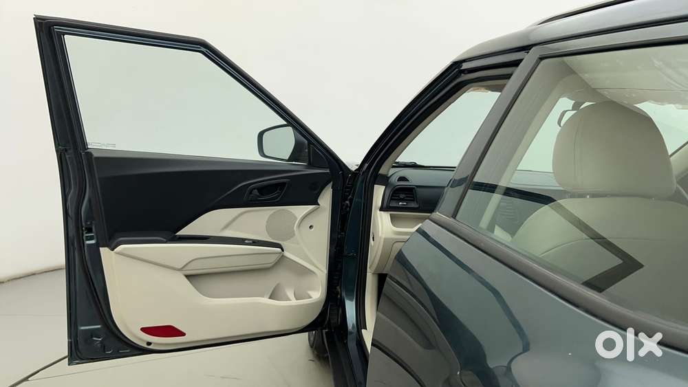 Mahindra Xuv300 W4, 2023, Petrol