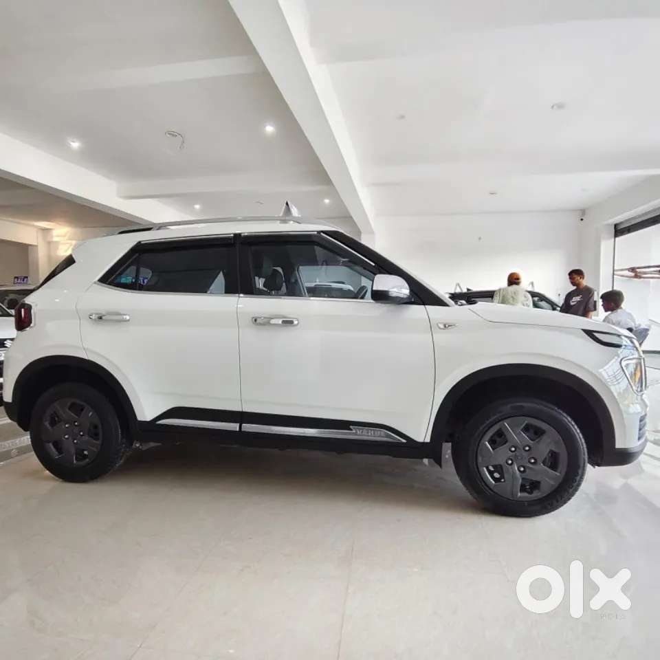 Hyundai Venue 1.0 S (o) Turbo Dct, 2024, Petrol