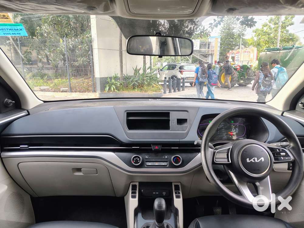 Kia Carens G 1.5 6mt Premium (o) 7-seater, 2024, Petrol