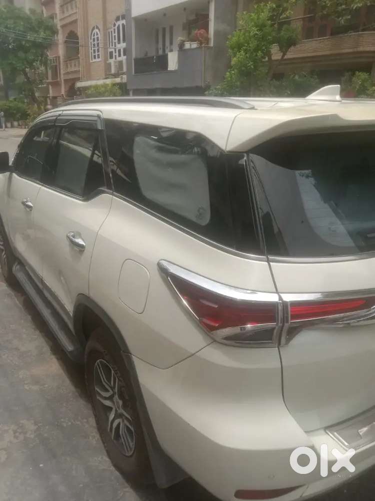 Toyota Fortuner White 2019 Petrol 80000 Km Driven Automatic