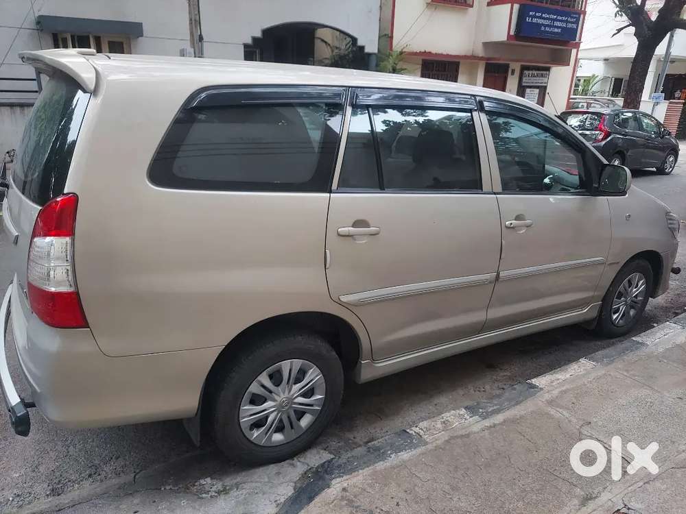 Toyota Innova 7 Seater G 2.5 Ltr 2012 Diesel 90000 Km Driven