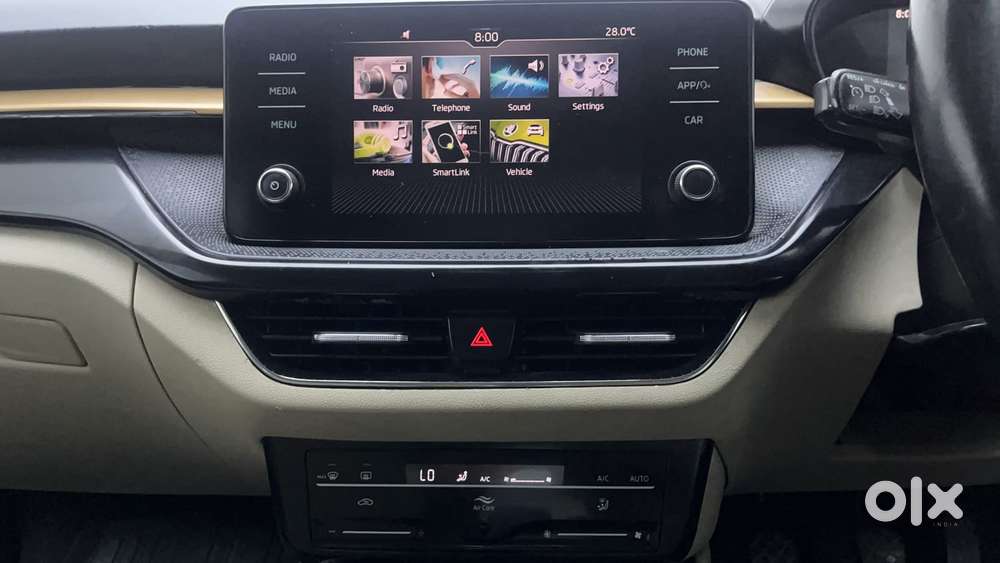 Skoda Slavia Style 1.0l Tsi Mt, 2023, Petrol