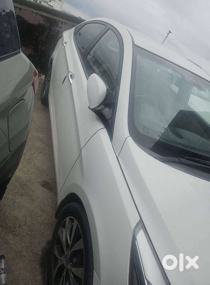 Hyundai Fluidic Verna 1.6 Crdi Sx, 2017