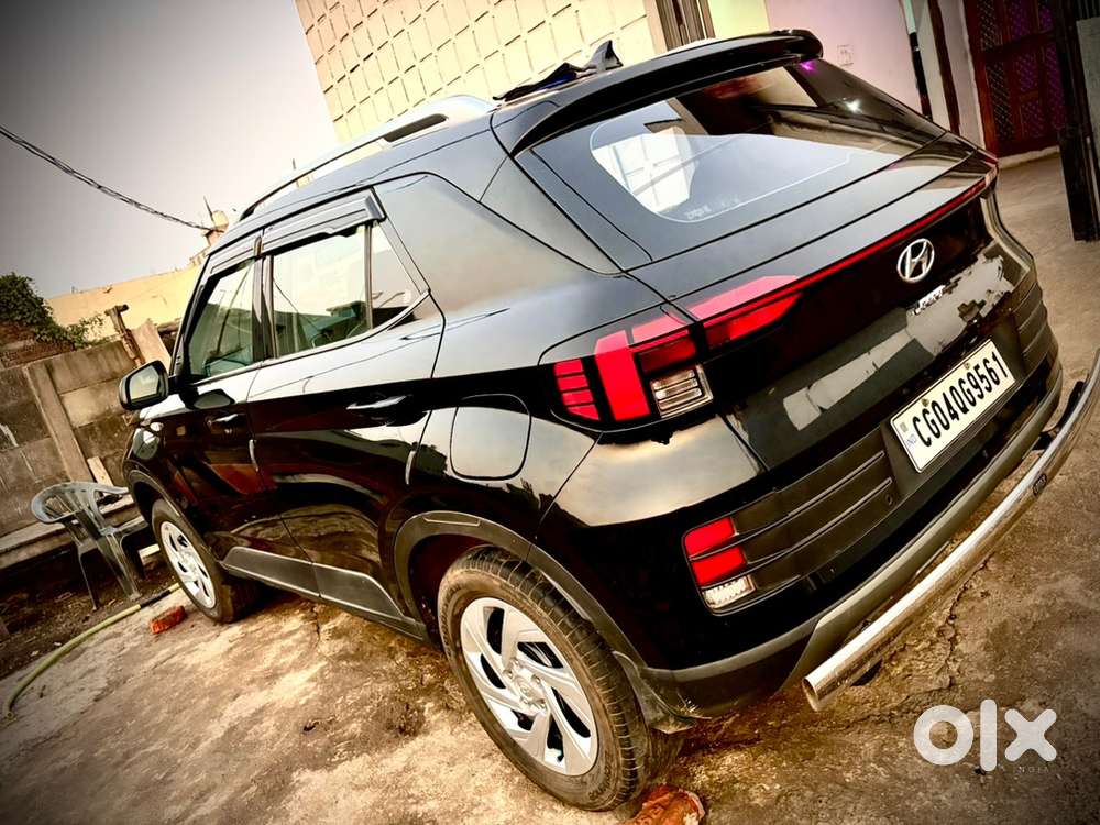 Hyundai Venue 2025 Petrol 11000 Km Driven