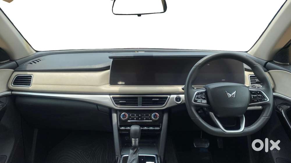 Mahindra Xuv700 2.0 Ax 7 Petrol At Luxury Pack Str, 2023, Petrol