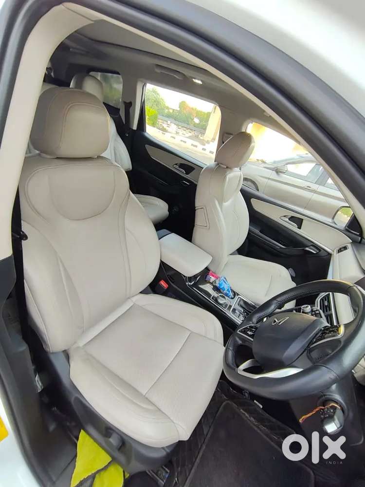 Mahindra Xuv700 2022 Diesel Showroom Condition.