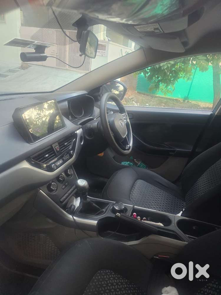 Tata Nexon Petrol - Manual