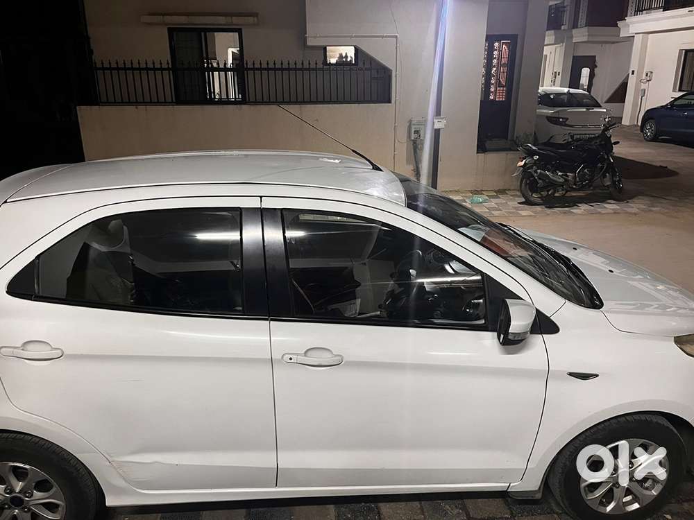 Ford Figo Petrol 2016