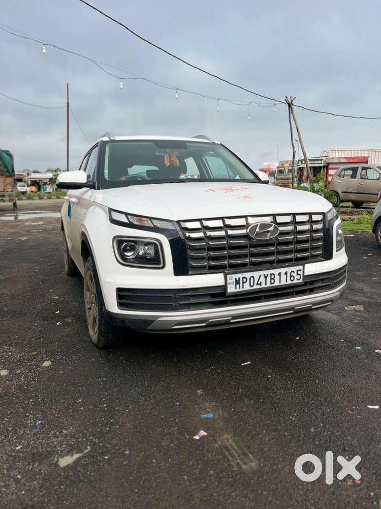 Hyundai Venue 2024 Petrol 19000 Km Driven