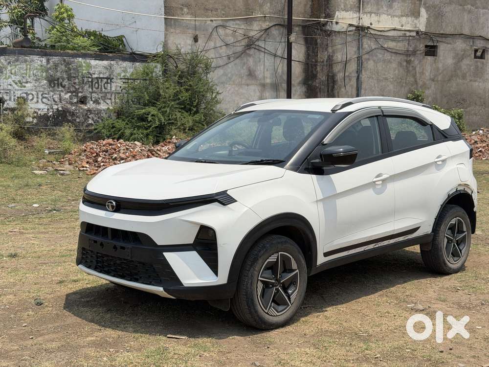 Tata Nexon Creative Plus 1.2 Revotron Petrol 6 Amt, 2023, Petrol