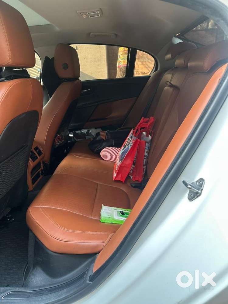 Jaguar Xe 2.0 Portfolio Topend With Meridian Speakers