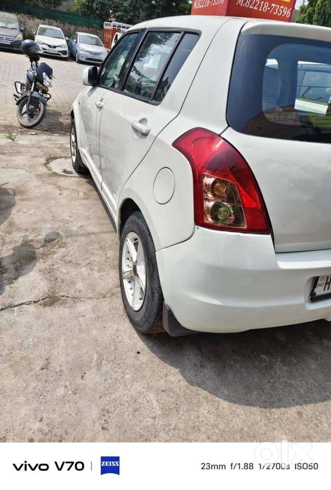Maruti Suzuki Swift Vxi 1.2 Abs Bs-iv, 2011, Petrol