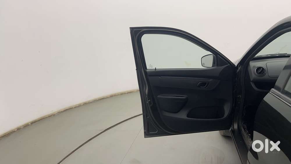 Renault Kwid 2019-ongoing 1.0 Rxt Amt (o), 2018, Petrol