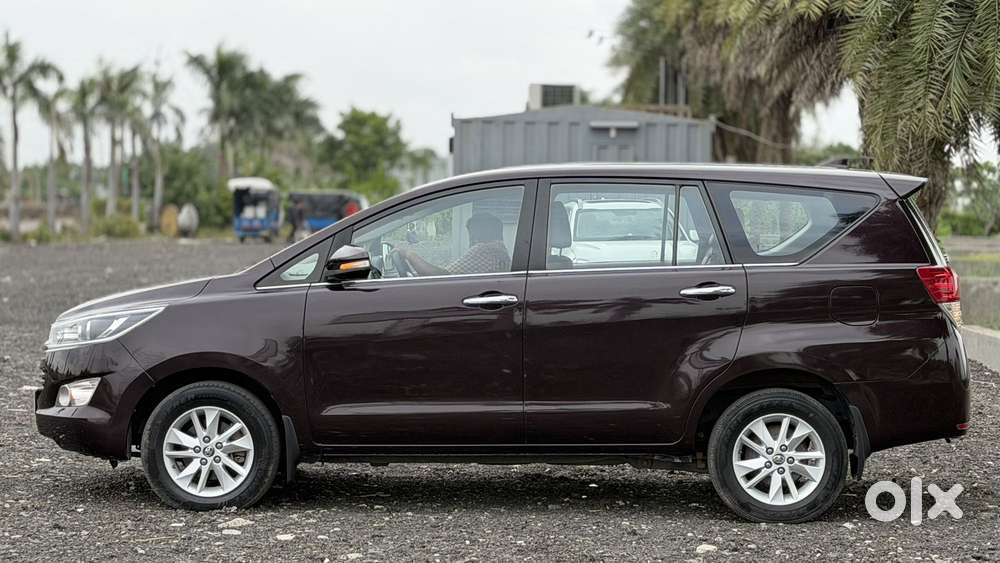 Toyota Innova Crysta 2.4 V 8 Str, 2016, Diesel