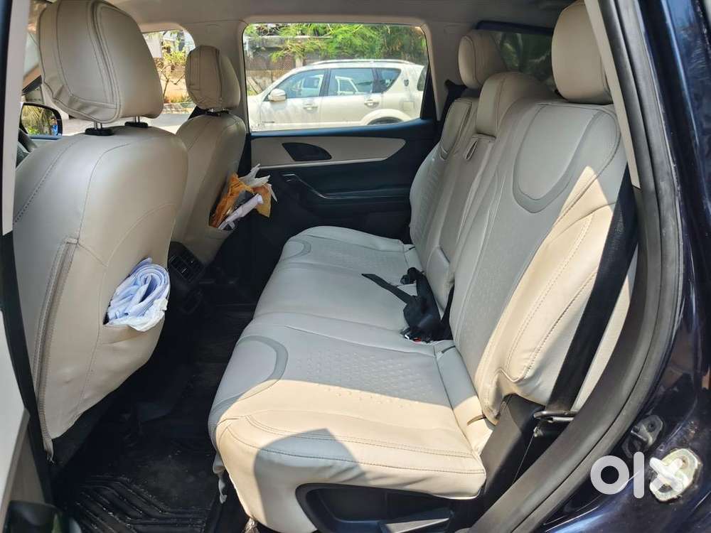 Mahindra Xuv700 2023 Diesel Well Maintained
