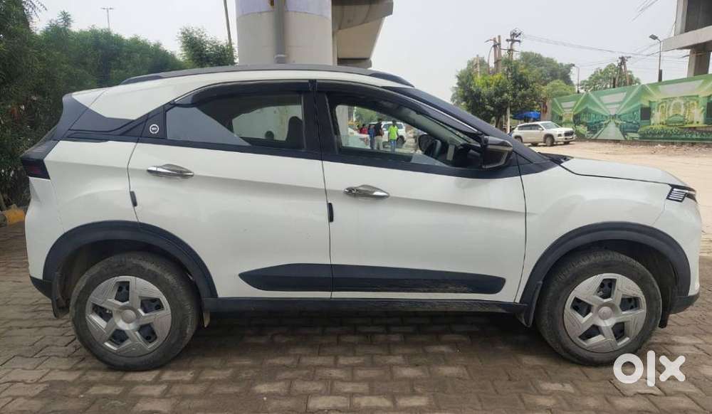 Tata Nexon 1.5 Revotorq Xza Plus Dual Tone Roof Amt (s), 2024, Petro..