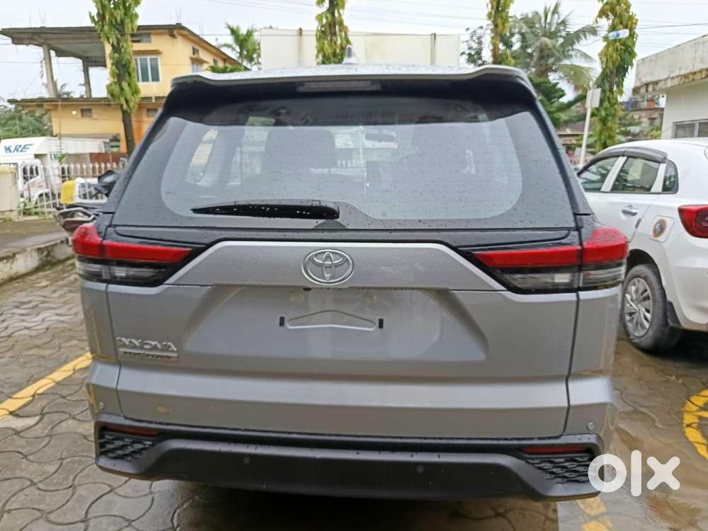 Toyota Innova Hycross 7s Option, 2026, Petrol