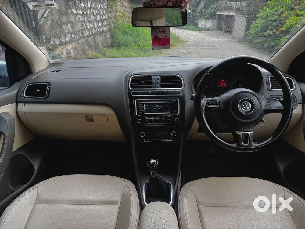 Volkswagen Vento 1.2 Highline Plus At 16 Alloy, 2015, Petrol