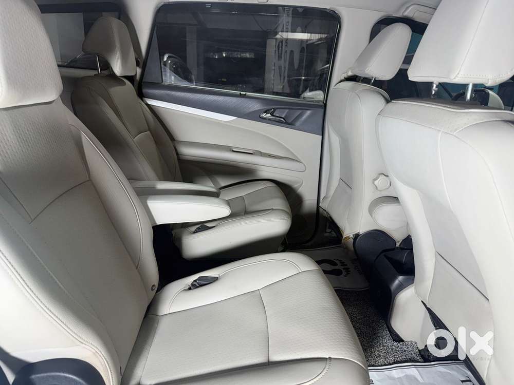 Mahindra Marazzo M8, 2018, Diesel