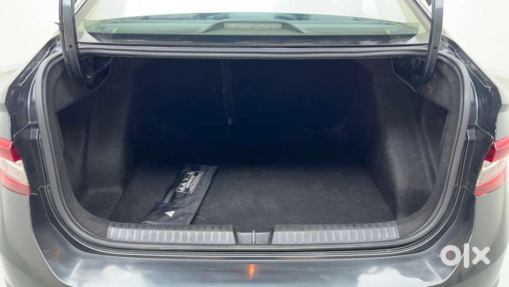 Skoda Slavia Style 1.0l Tsi At, 2023, Petrol