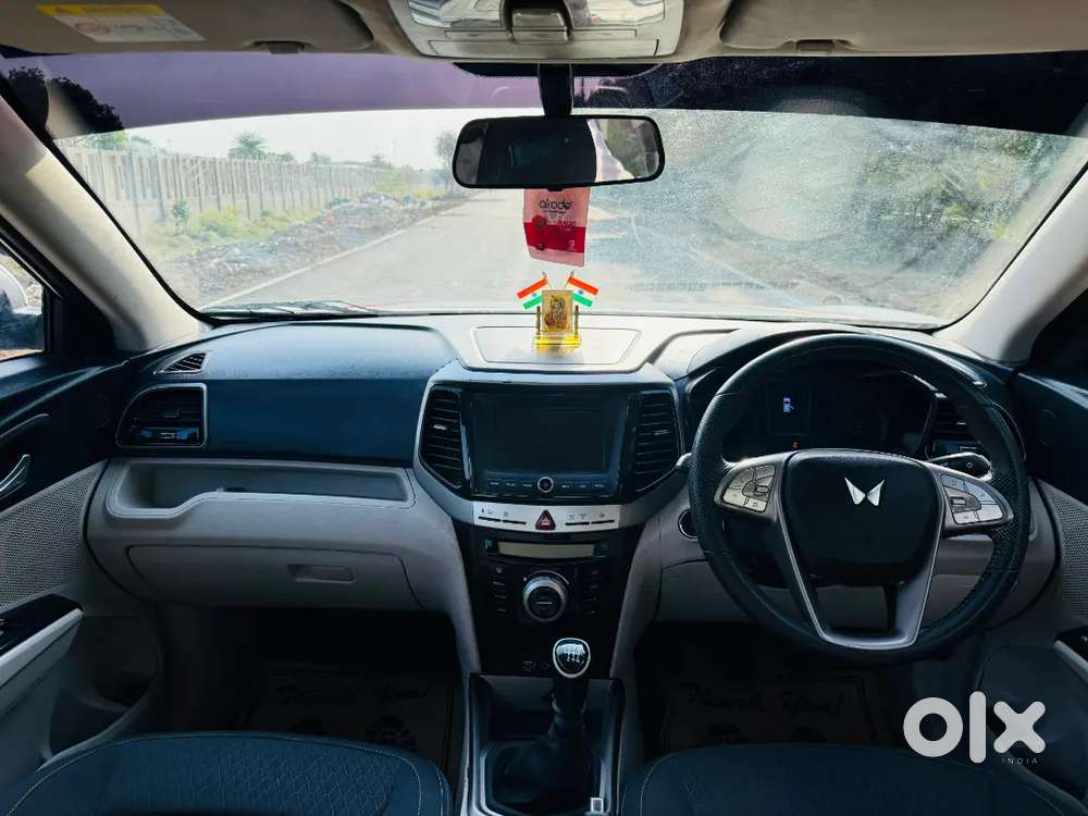 Mahindra Xuv300 W8 2023 Petrol Well Maintained
