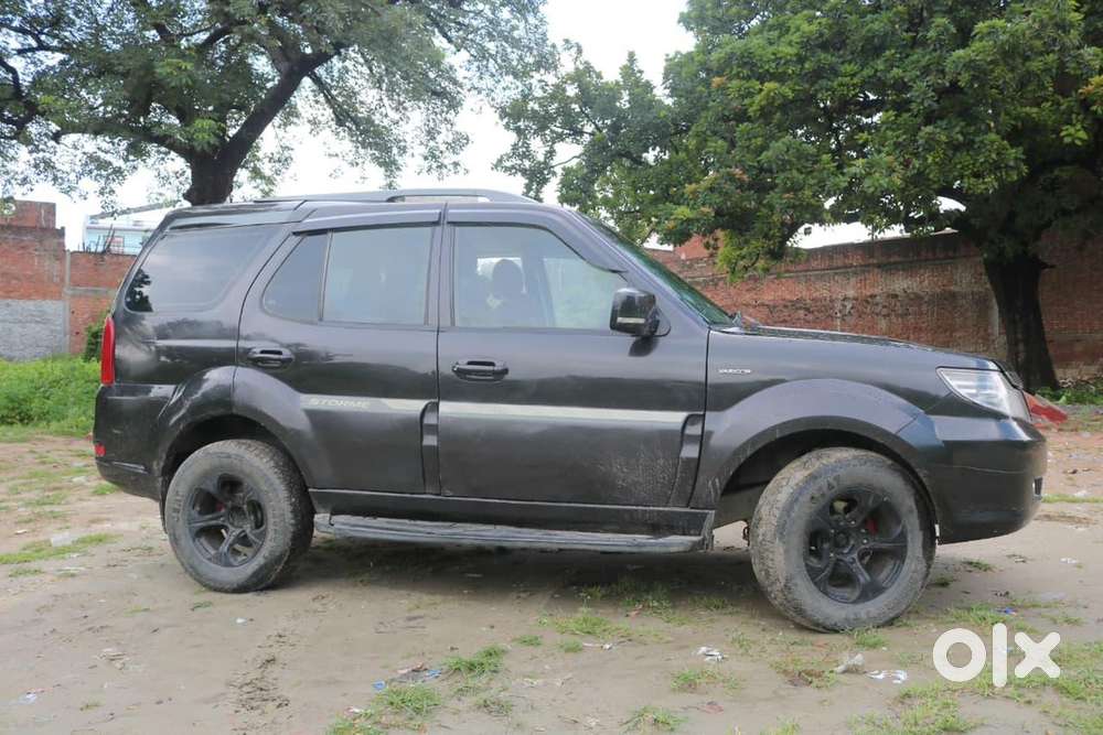 Tata Safari Storme Black Color