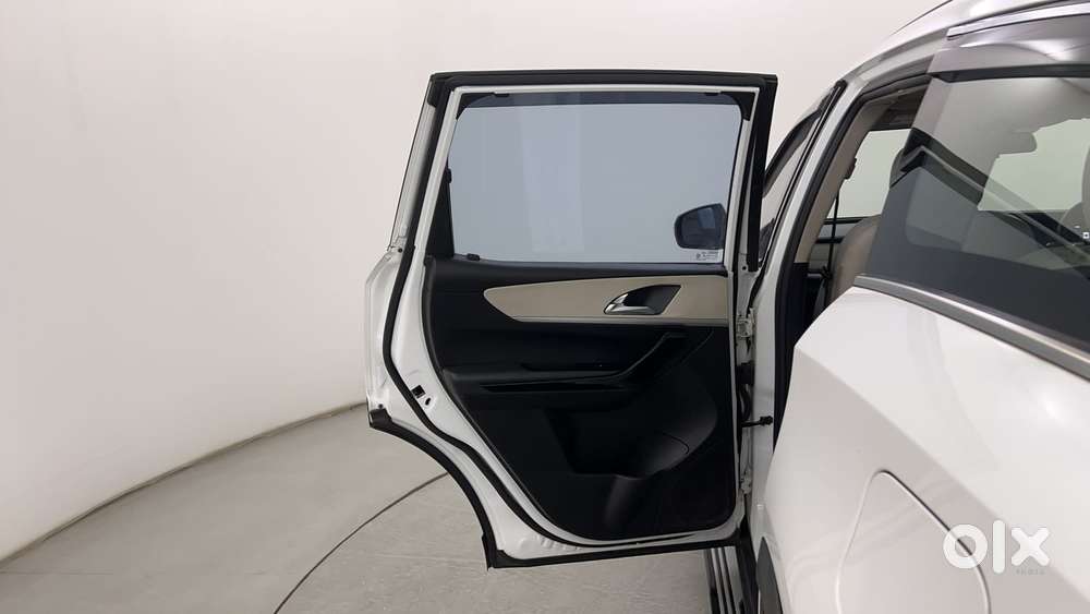 Mahindra Xuv700 2.2 Ax 7 Diesel At Luxury Pack Str, 2023, Diesel