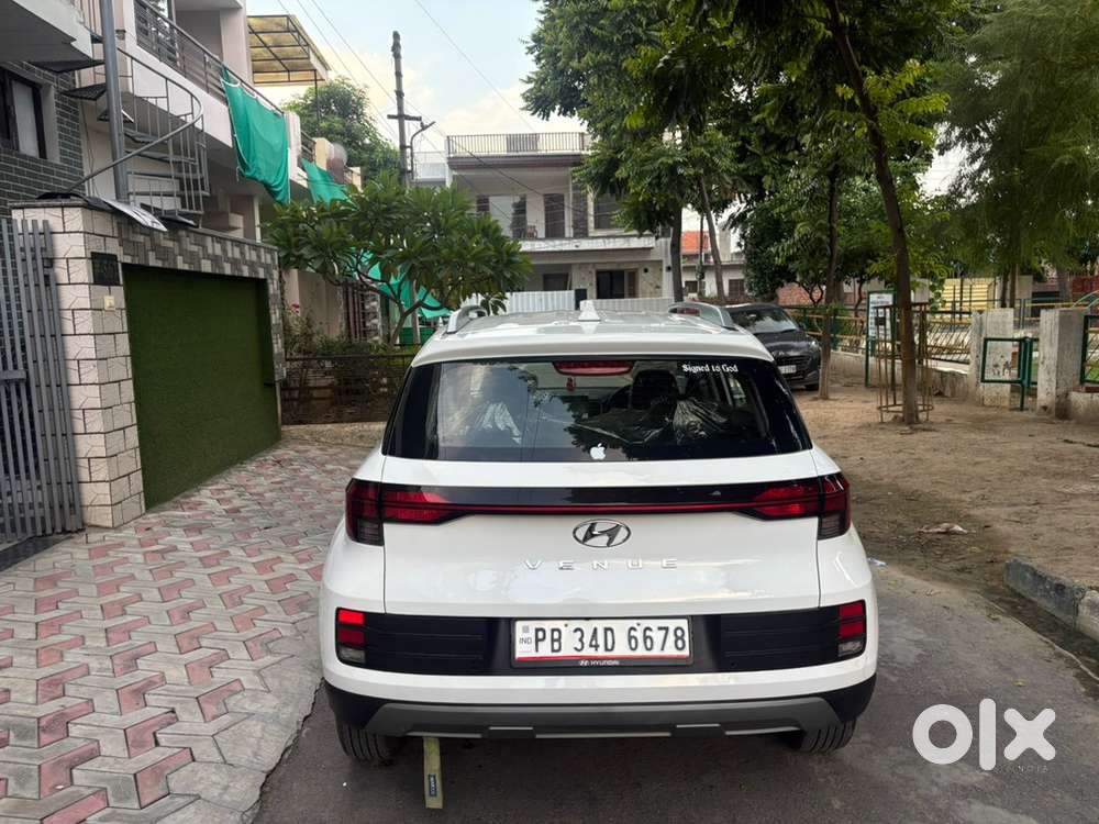 Hyundai Venue Petrol Mt 9000 Km 2025