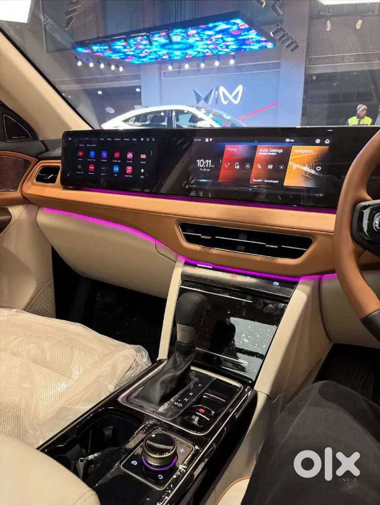 Mahindra Xuv 7xo Ax7 Petrol At 2026 Gelexy Grey  Variant