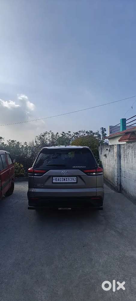 Toyota Innova Hycross Gx(o) 8s 2025 Petrol Automatic