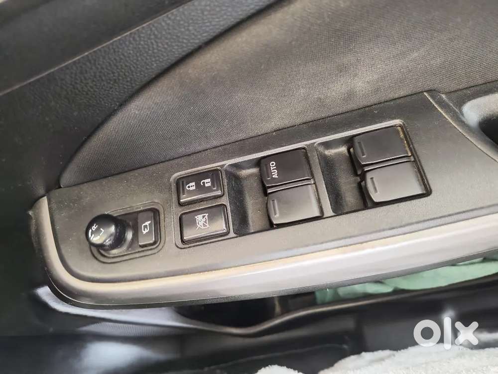 Maruti Suzuki Swift 2024 Petrol 32000 Km Driven