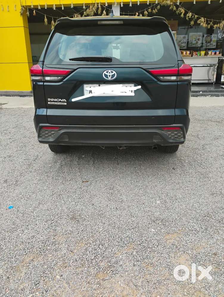 Toyota Innova Hycross 2023 G-slf