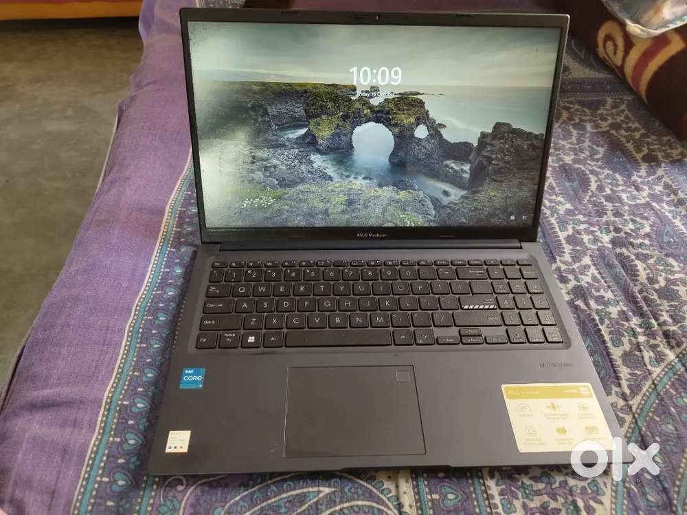 Asus Vivobook laptop 8gb ram 475 storage