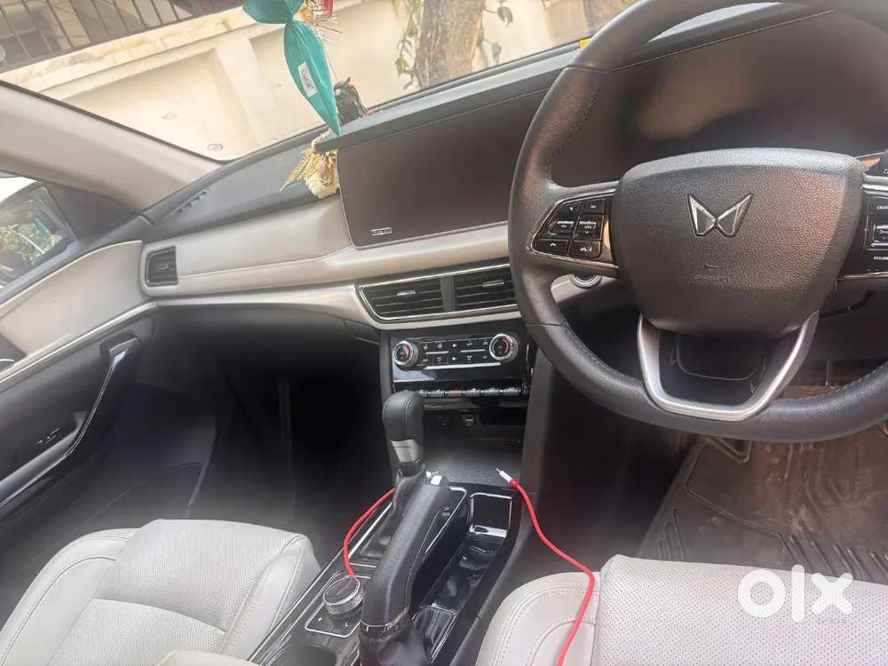 Mahindra Xuv700 Ax7l 2025
