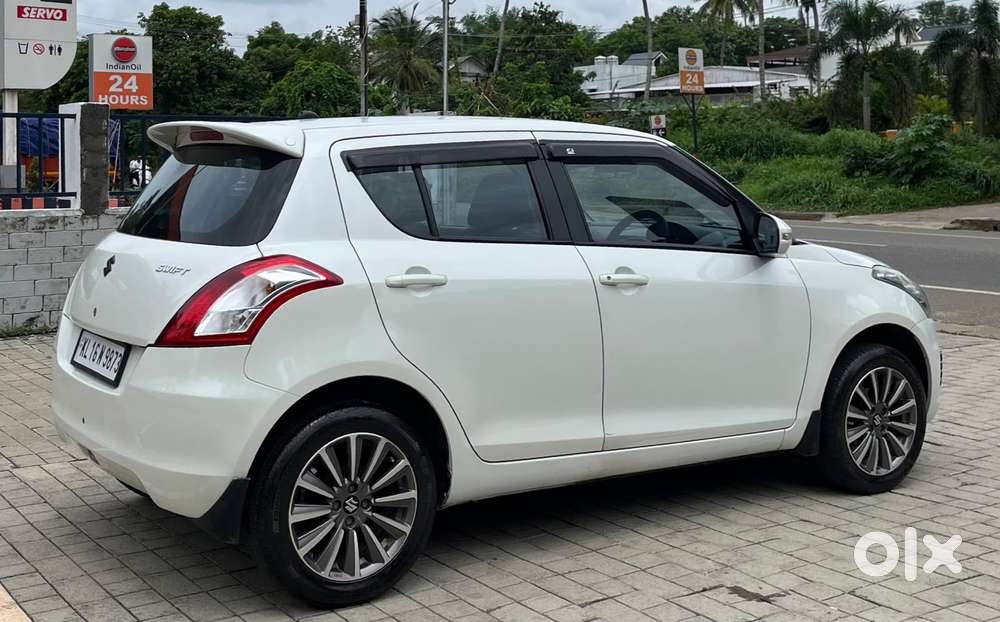 Maruti Suzuki Swift Vxi Abs Bsiv, 2015, Petrol
