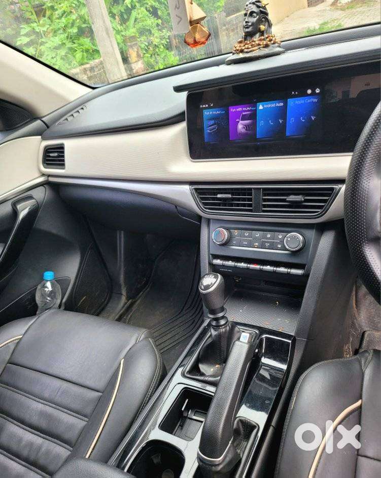 Mahindra Xuv700 2.0 Ax 5 Petrol Mt 7 Str, 2022, Petrol