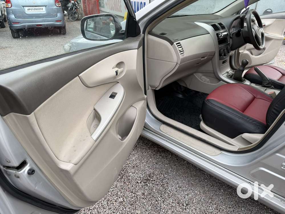 Toyota Corolla Altis Aero 1.8 J, 2011, Petrol