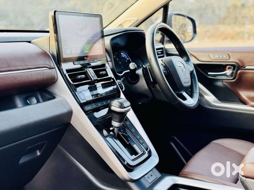 Toyota Innova Hycross 2.0 Zx (o) Hybrid 7 Str, 2024, Petrol