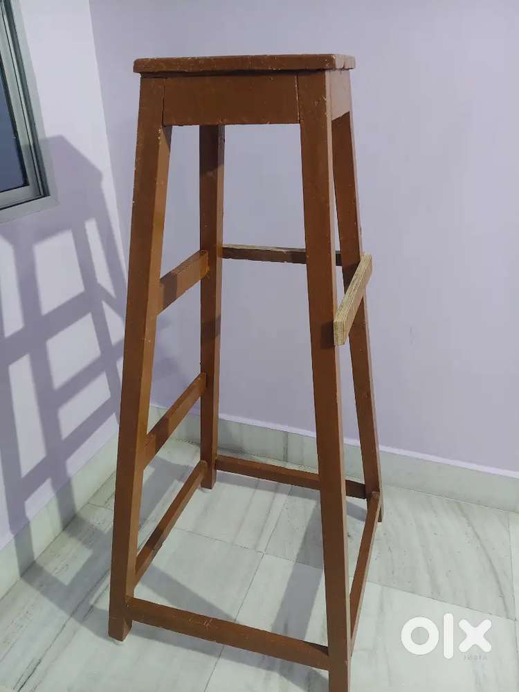 Long hight stairs table