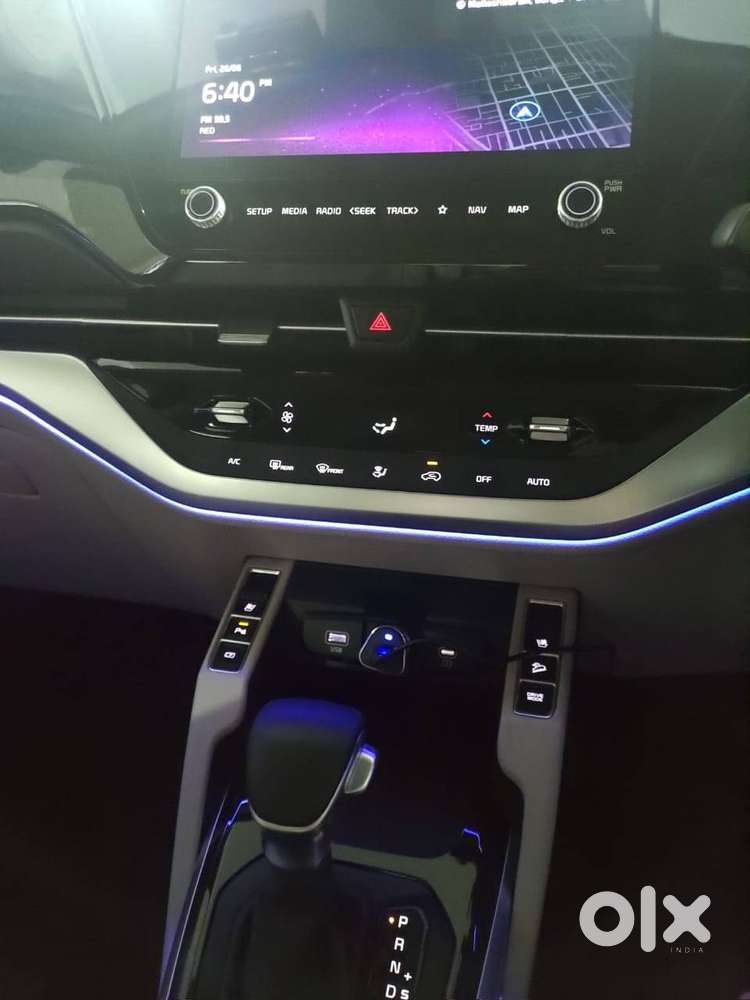 Kia Carens 2022 - Good As New
