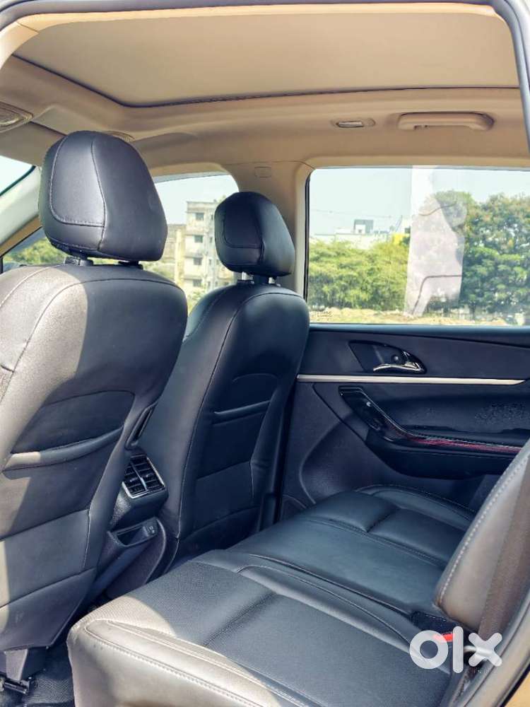 Mahindra Xuv700 Ax7 Luxury Pack Awd, 2025, Diesel