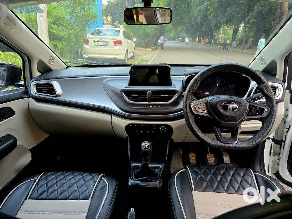 Tata Altroz 1.2 Xm Plus, 2025, Petrol