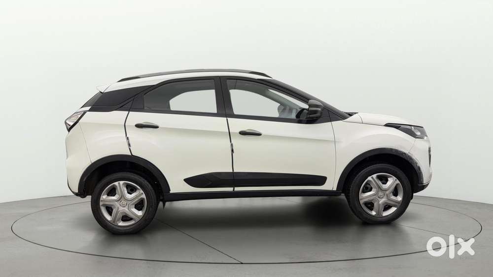 Tata Nexon 1.5 Revotorq Xma Plus (s) Amt, 2022, Petrol